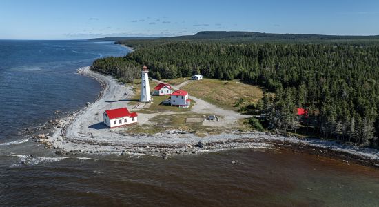 Vue des aires Pointe-Nord et son phare (QVO)